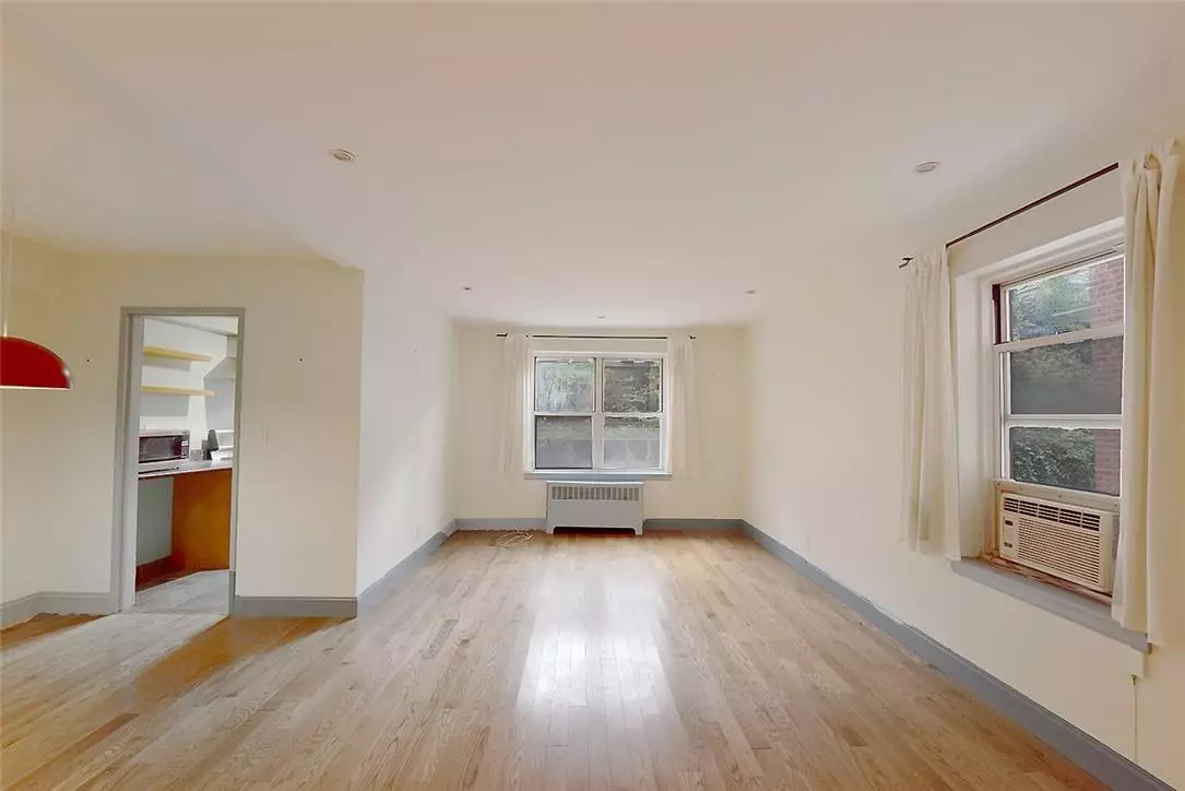New York (manhattan), NY 10034,100 Park TER #2J