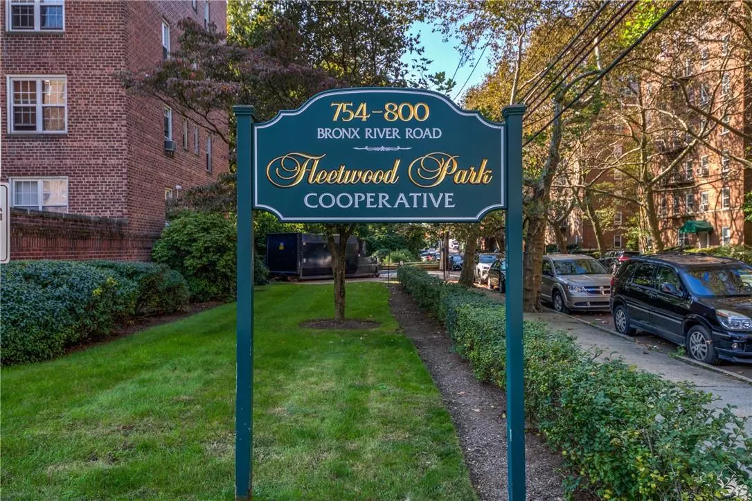 Bronxville, NY 10708,760 Bronx River RD #A64