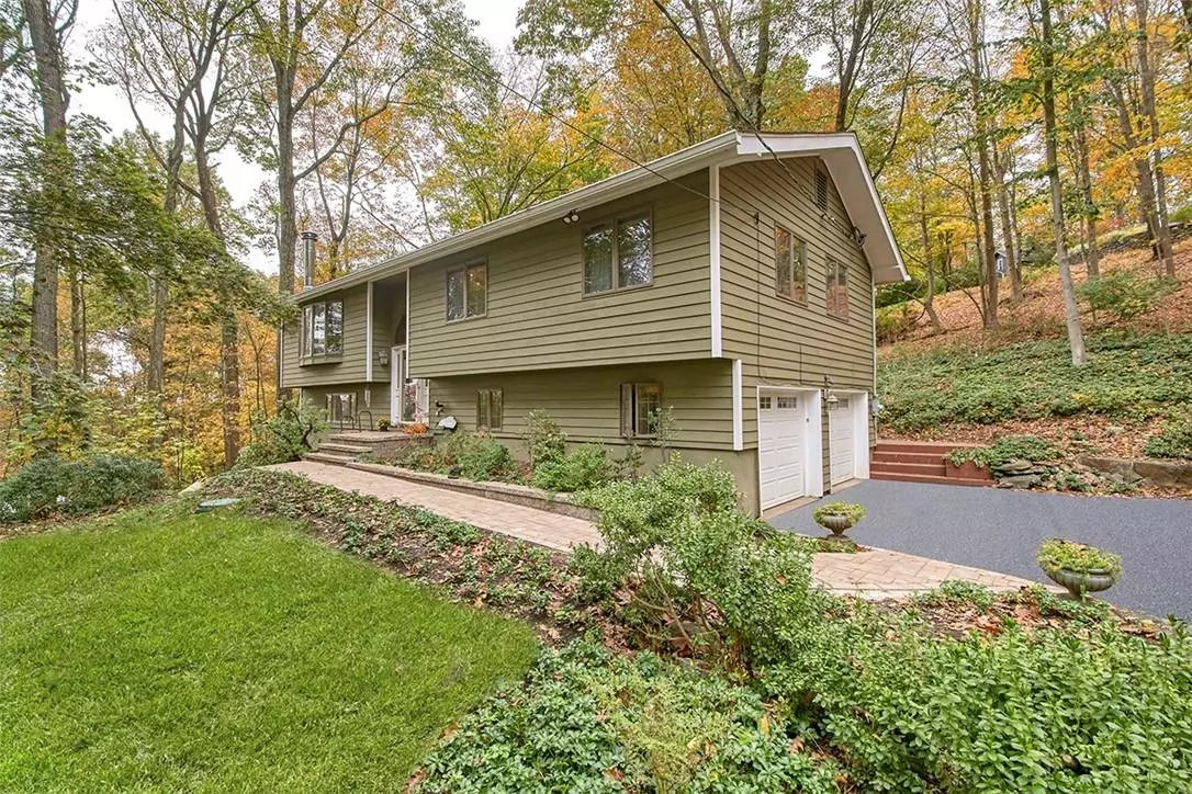 Yorktown Heights, NY 10598,999 Cliff AVE