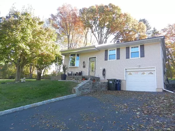 14 Perch DR, Mahopac, NY 10541