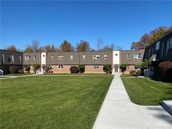 Thiells, NY 10984,4 Crescent DR #14