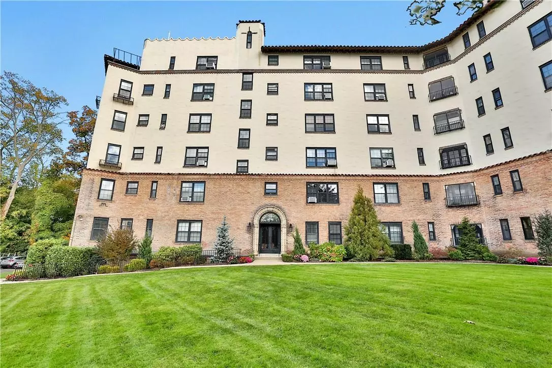 New Rochelle, NY 10804,1273 North AVE #8/5h
