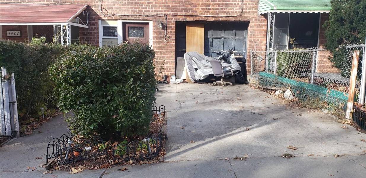 1429 Hicks ST, Bronx, NY 10469