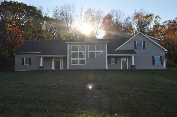 19 Smalley LN, Stormville, NY 12582