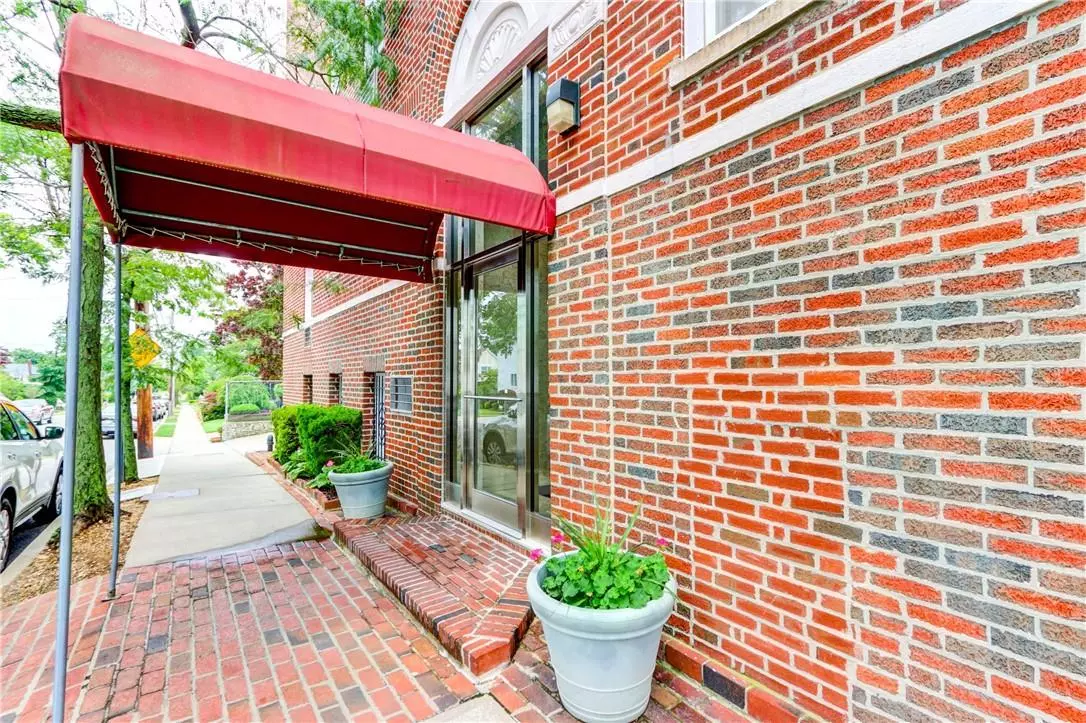 Woodmere, NY 11598,302 Longacre AVE #D3