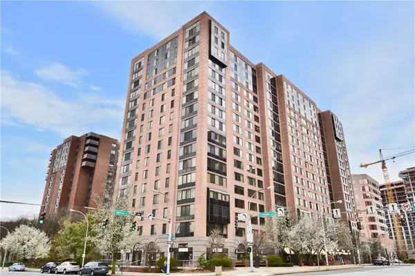 White Plains, NY 10601,4 Martine AVE #914