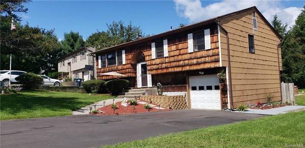 104 Adams DR, Maybrook, NY 12543