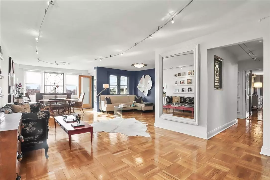 Larchmont, NY 10538,3 Washington SQ #3B