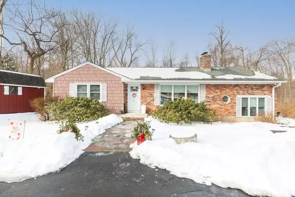 Mahopac, NY 10541,32 Lacona RD