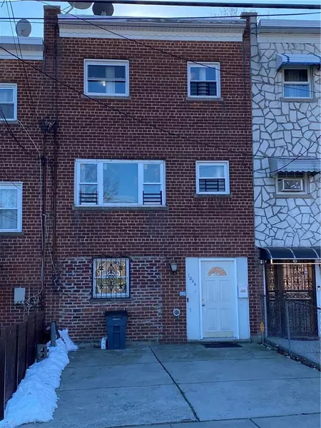 1044 E 220 ST, Bronx, NY 10469