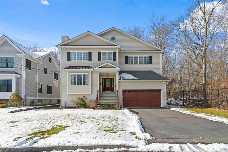 21 Railside AVE, White Plains, NY 10605