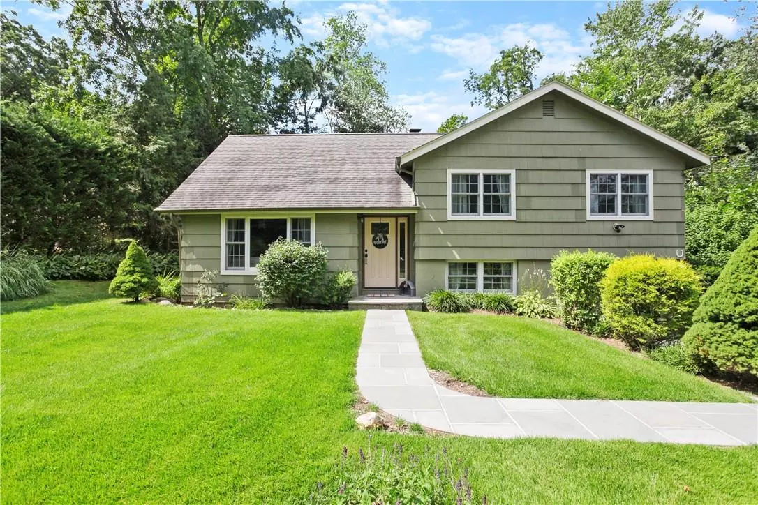 Bedford Hills, NY 10507,9 Woodland RD