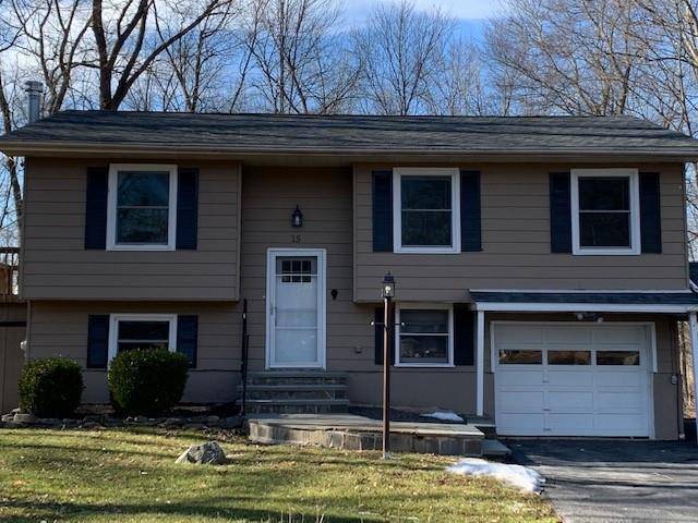 15 Maplebrook LN, New Paltz, NY 12561