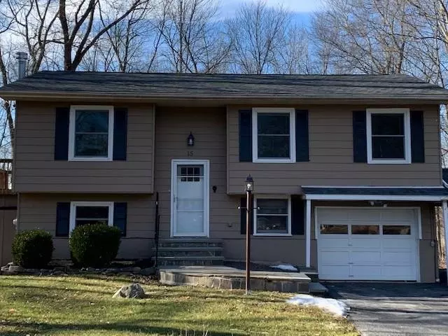 New Paltz, NY 12561,15 Maplebrook LN