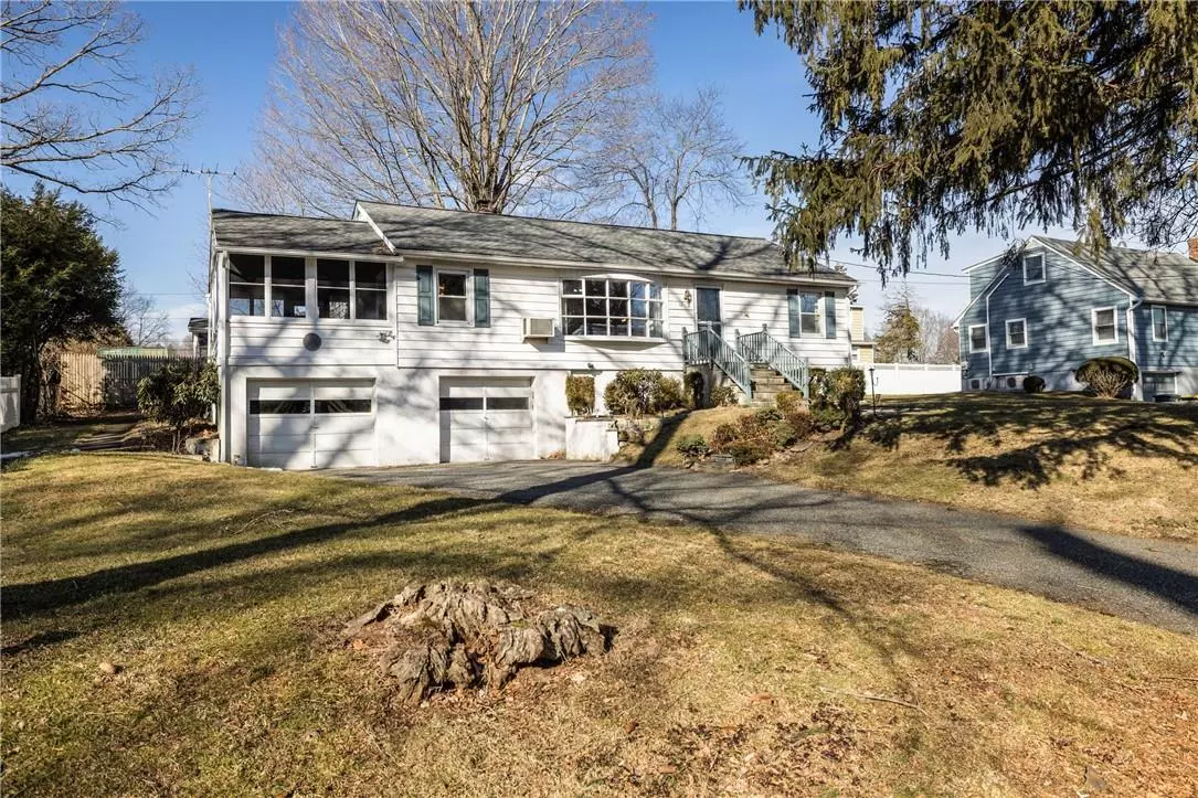 Yorktown Heights, NY 10598,12 Valley DR