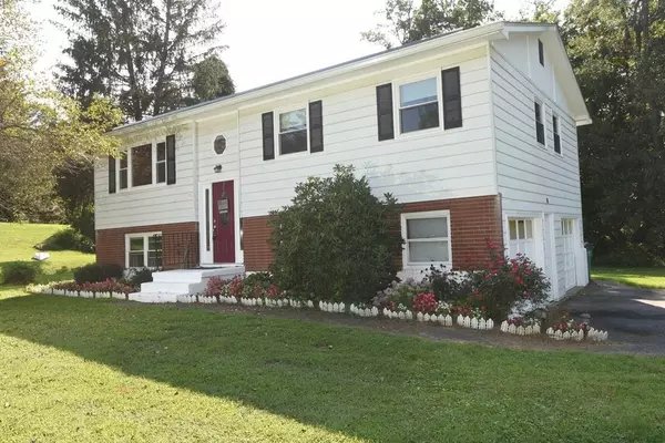128 Schlueter DR, Hopewell Junction, NY 12533