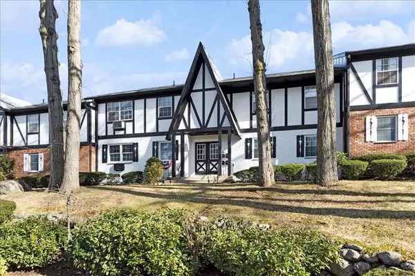 121 Parkside DR, Suffern, NY 10901