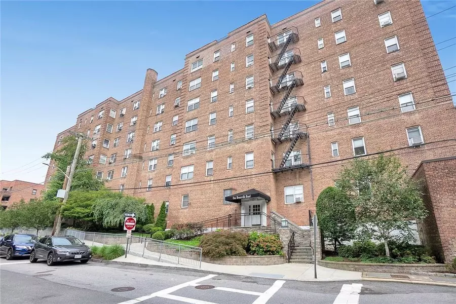 1 Bronxville #3P, Bronxville, NY 10708