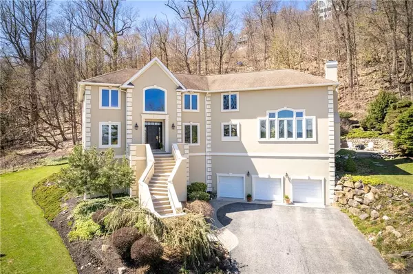 4 Treeline TER, Nyack, NY 10960