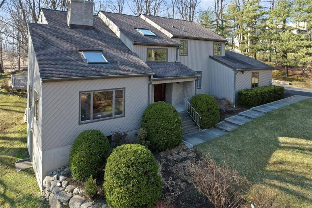 76 Quaker Hill DR, Croton-on-hudson, NY 10520