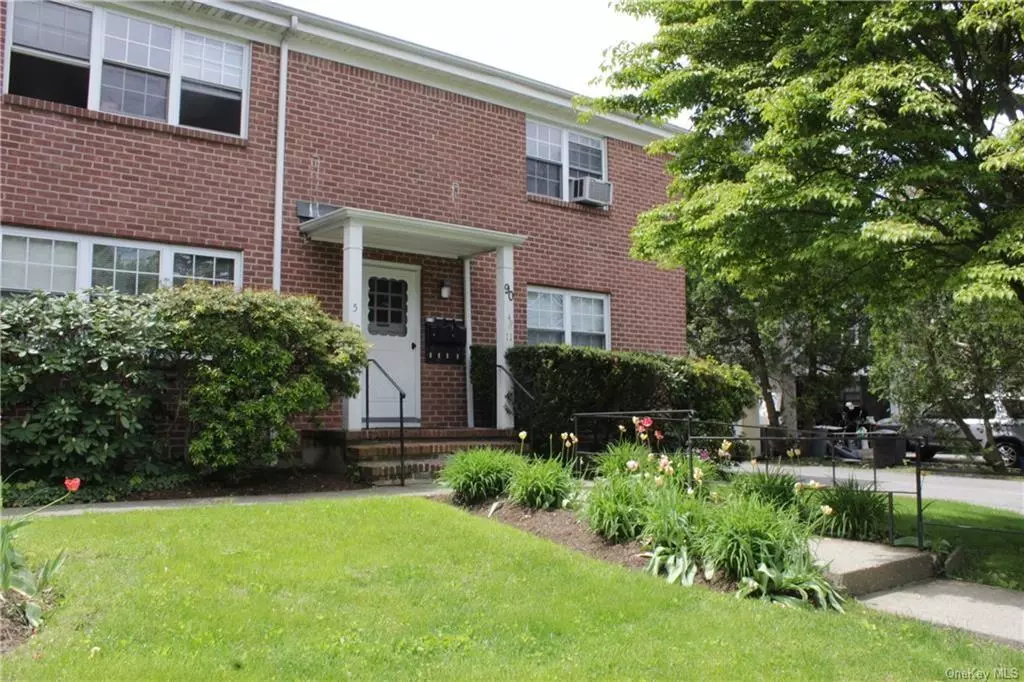 Mount Kisco, NY 10549,90 Gregory AVE #5