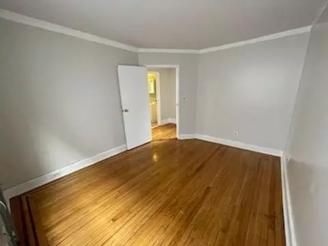 Bronx, NY 10470,279 E 235th ST