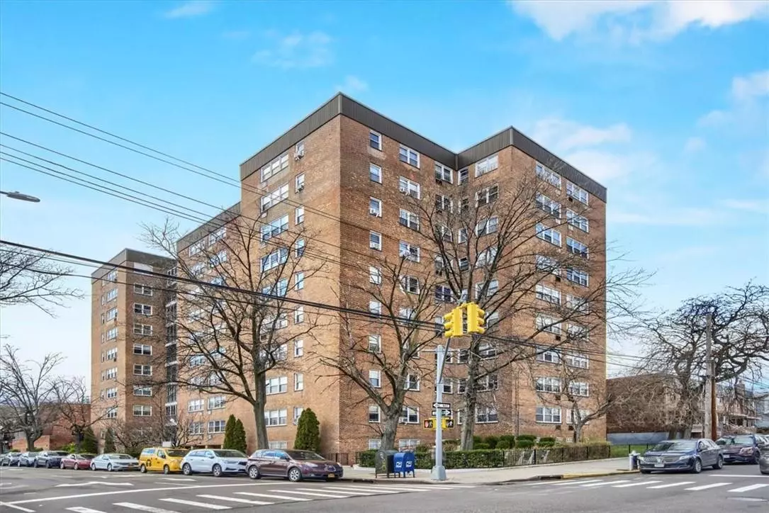 Elmhurst, NY 11373,90-59 56 AVE #3M