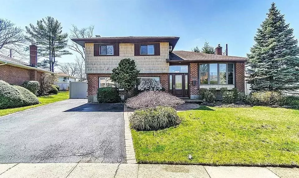 Jericho, NY 11753,662 Carlisle RD