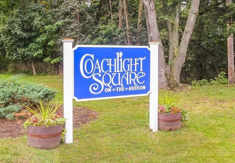 Montrose, NY 10548,230 Coachlight SQ