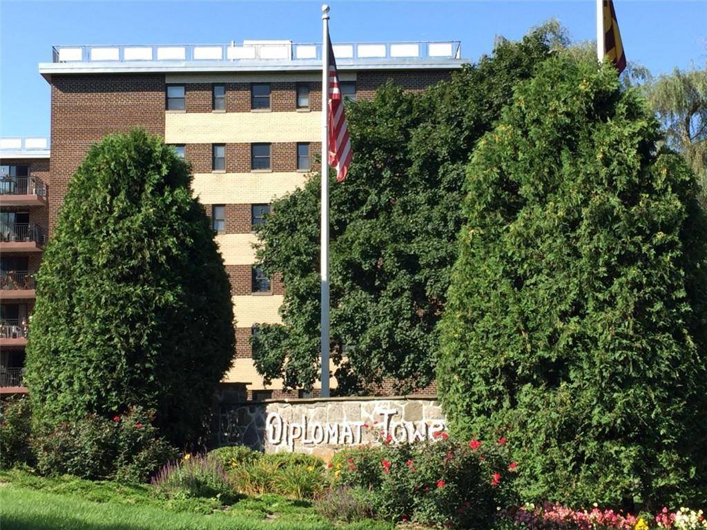 100 Diplomat DR #8B, Mount Kisco, NY 10549