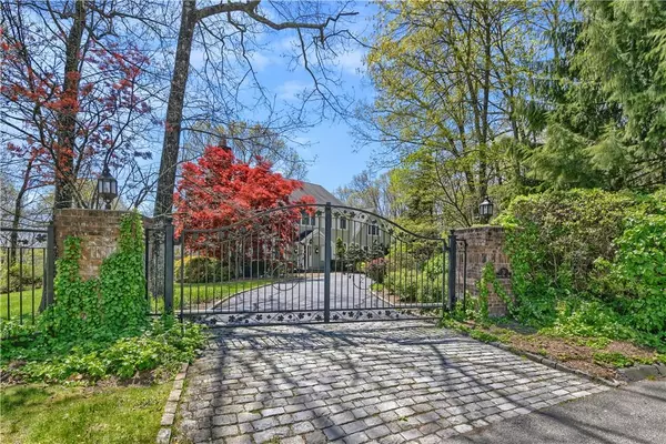 Mount Kisco, NY 10549,33 Spring Hill LN