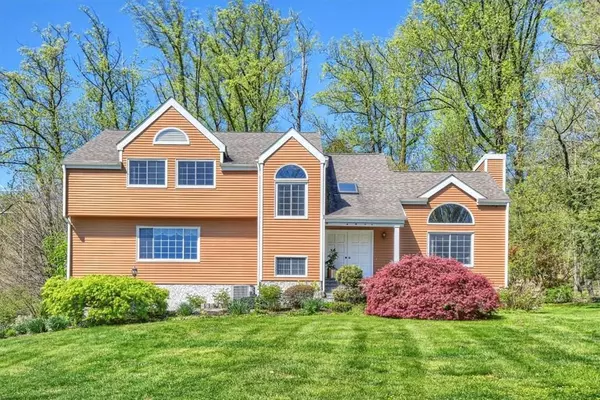 Mahopac, NY 10541,63 Hillside TER