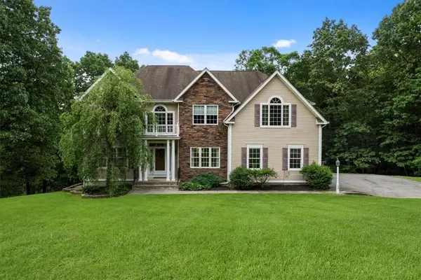 159 Shagbark LN, Hopewell Junction, NY 12533