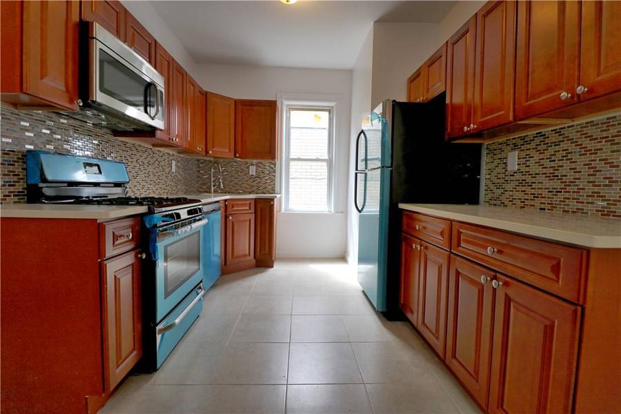 4005 Lowerre PL, Bronx, NY 10466