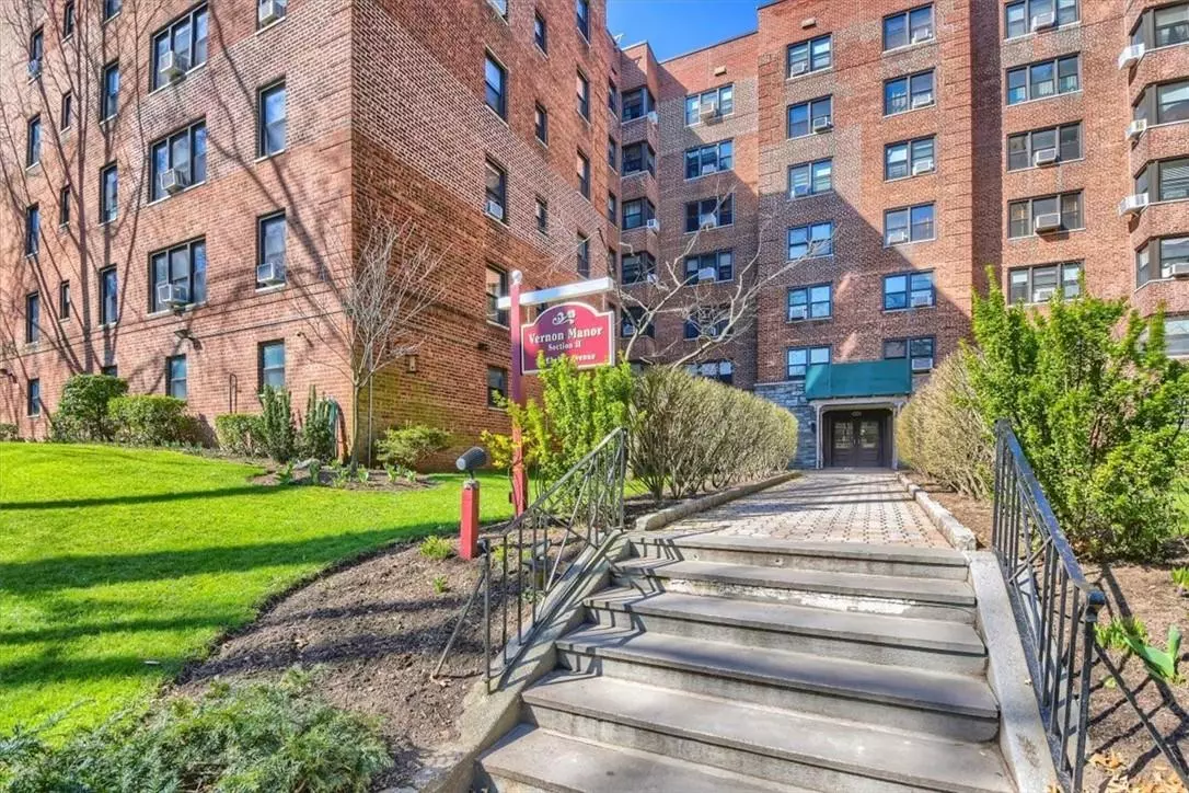 Mount Vernon, NY 10552,30 Ehrbar AVE #F-417