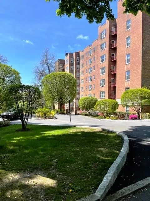 Mount Vernon, NY 10552,280 Collins AVE #8E