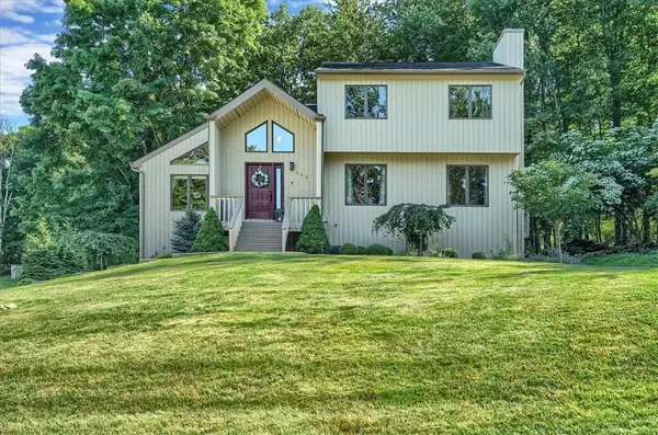 Somers, NY 10589,233 Briarwood DR