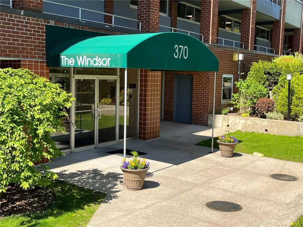 Port Chester, NY 10573,370 Westchester AVE #4R