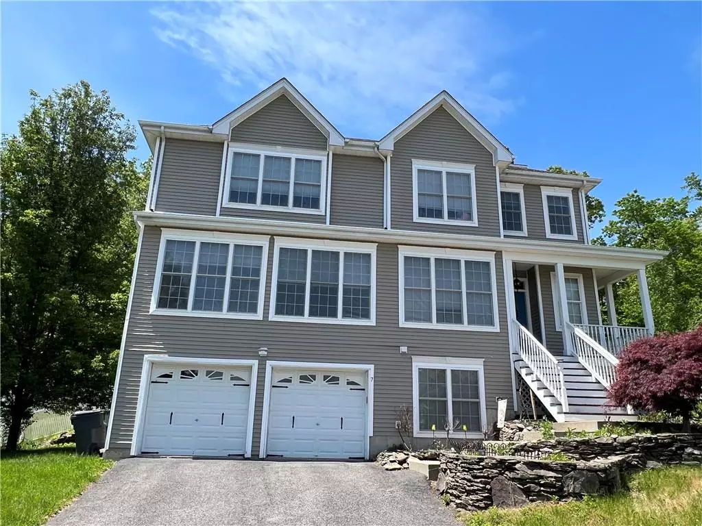 Highland Mills, NY 10930,7 Ainsley CT