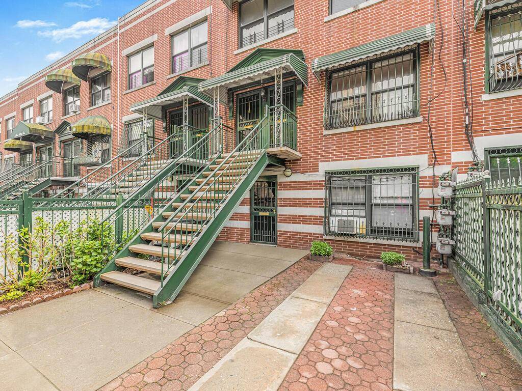 946 E 181st ST, Bronx, NY 10460
