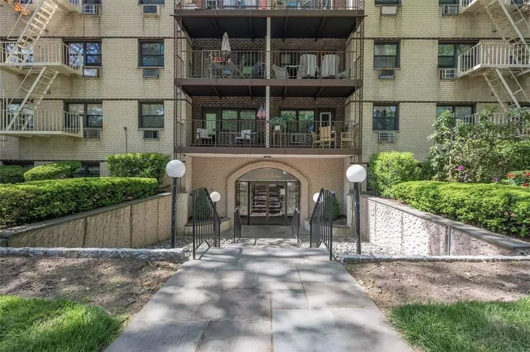 New Rochelle, NY 10801,2241 Palmer AVE #3K