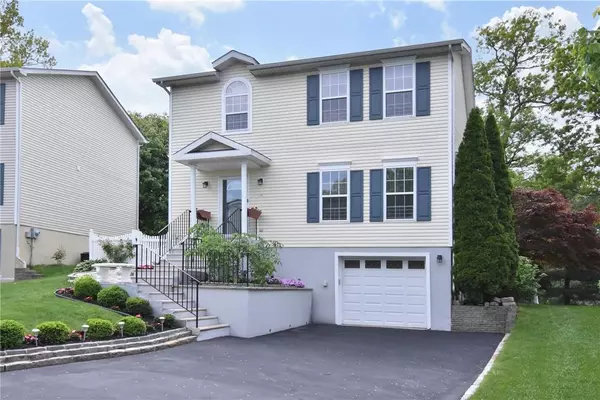 19 Wimbledon CT, White Plains, NY 10607