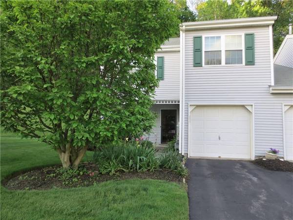 29 Tall Tree LN, Poughkeepsie, NY 12601