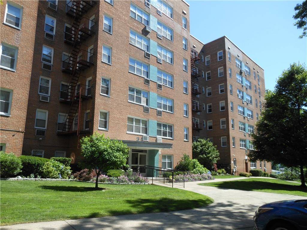 98 DeHaven DR #6D, Yonkers, NY 10703