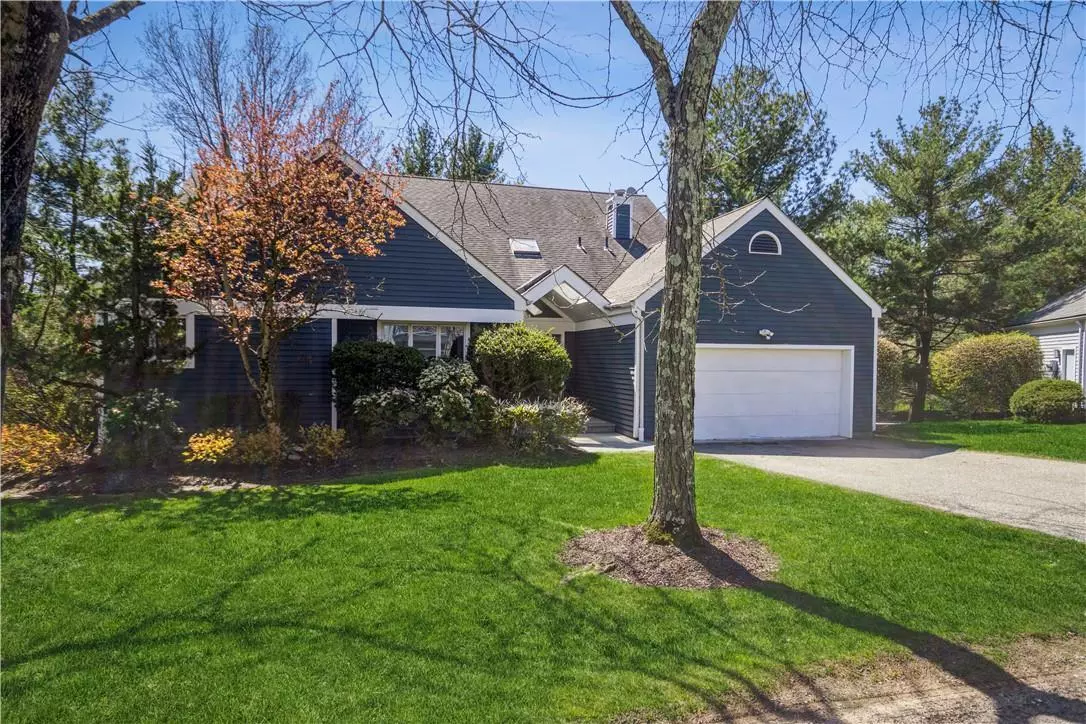 Briarcliff Manor, NY 10510,15 Berkley CT