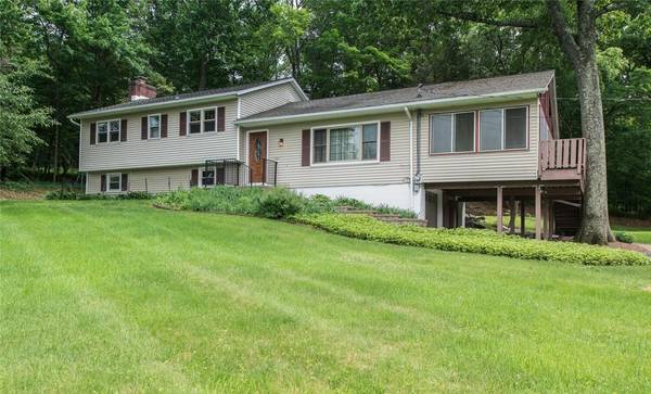 17 Bowe LN, La Grange Ville, NY 12540