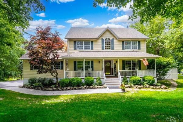 15 Melissa LN, Washingtonville, NY 10992