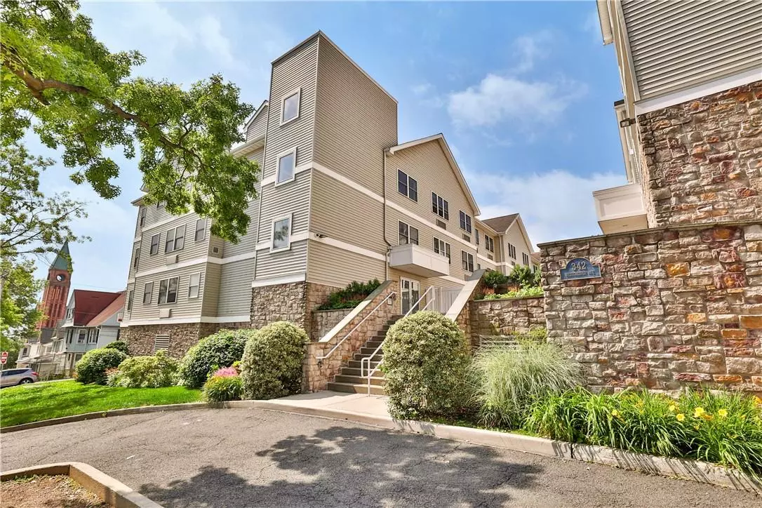 Port Chester, NY 10573,342 Westchester AVE #22E