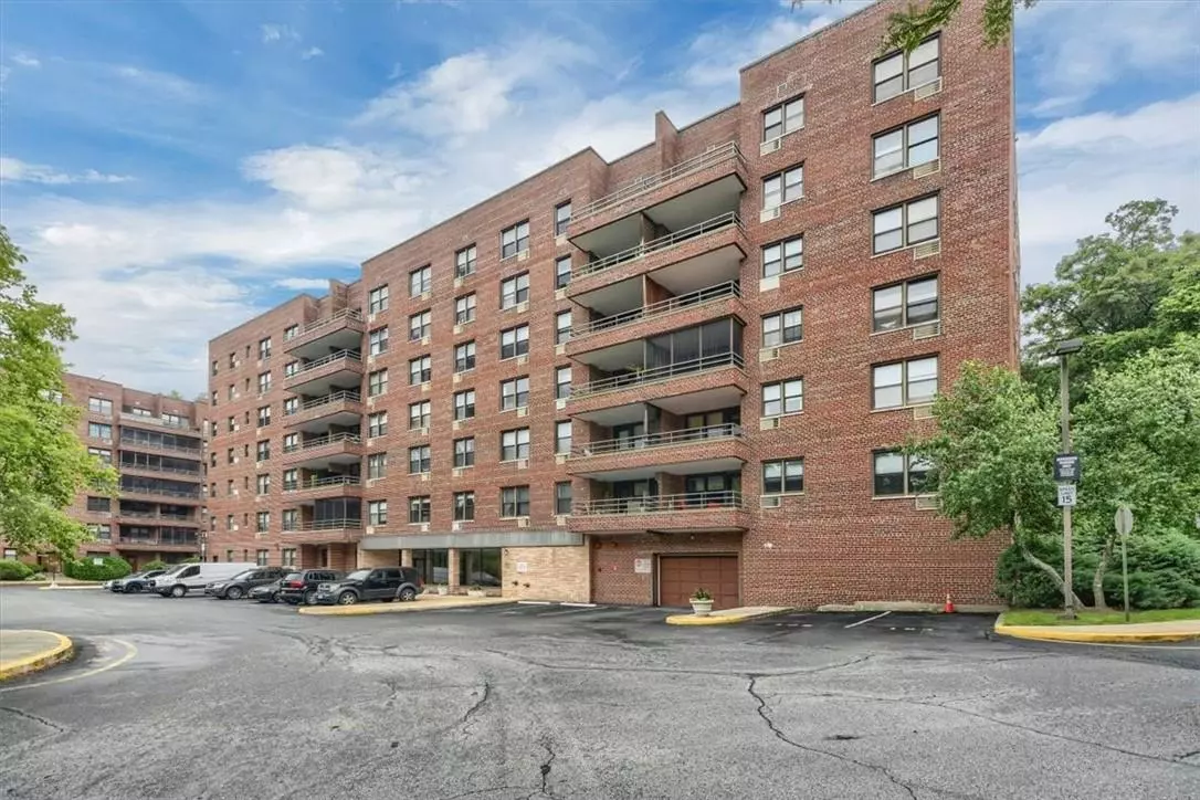 Mount Kisco, NY 10549,60 Barker ST #625