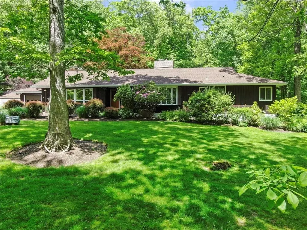 Pound Ridge, NY 10576,38 Kitchawan RD